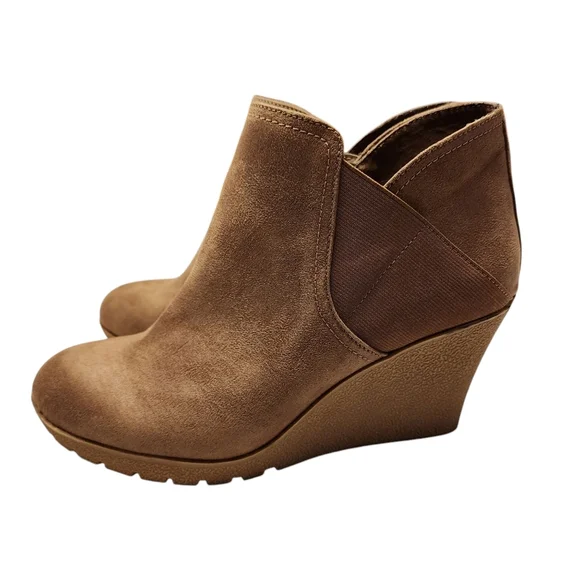 Mia Wedge Ankle Booties Tan Faux Suede Size 7.5 - Picture 1 of 14